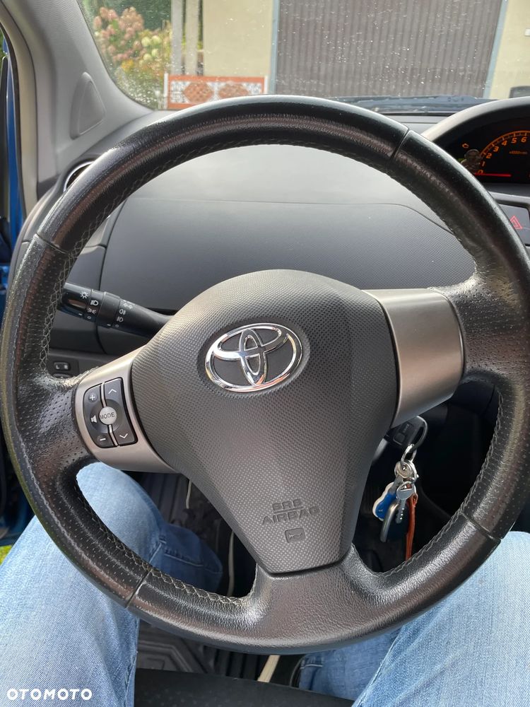Toyota Yaris - 12