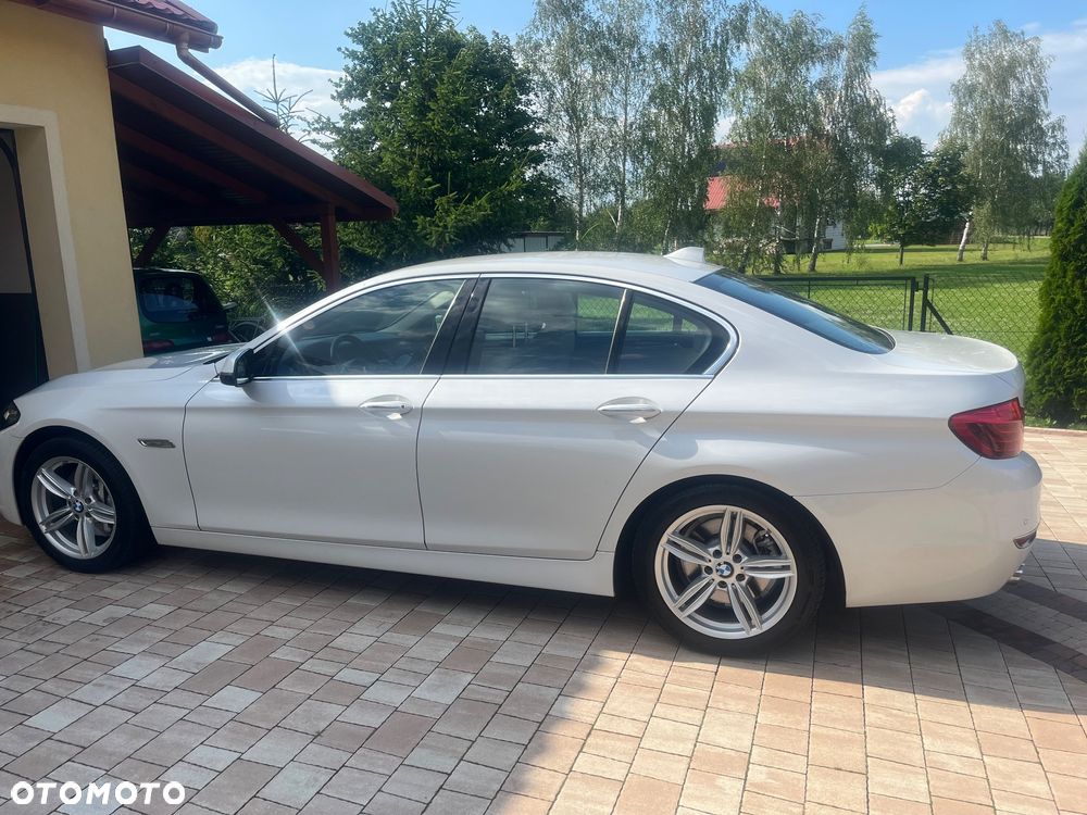 BMW Seria 5 528i xDrive Luxury Line - 7