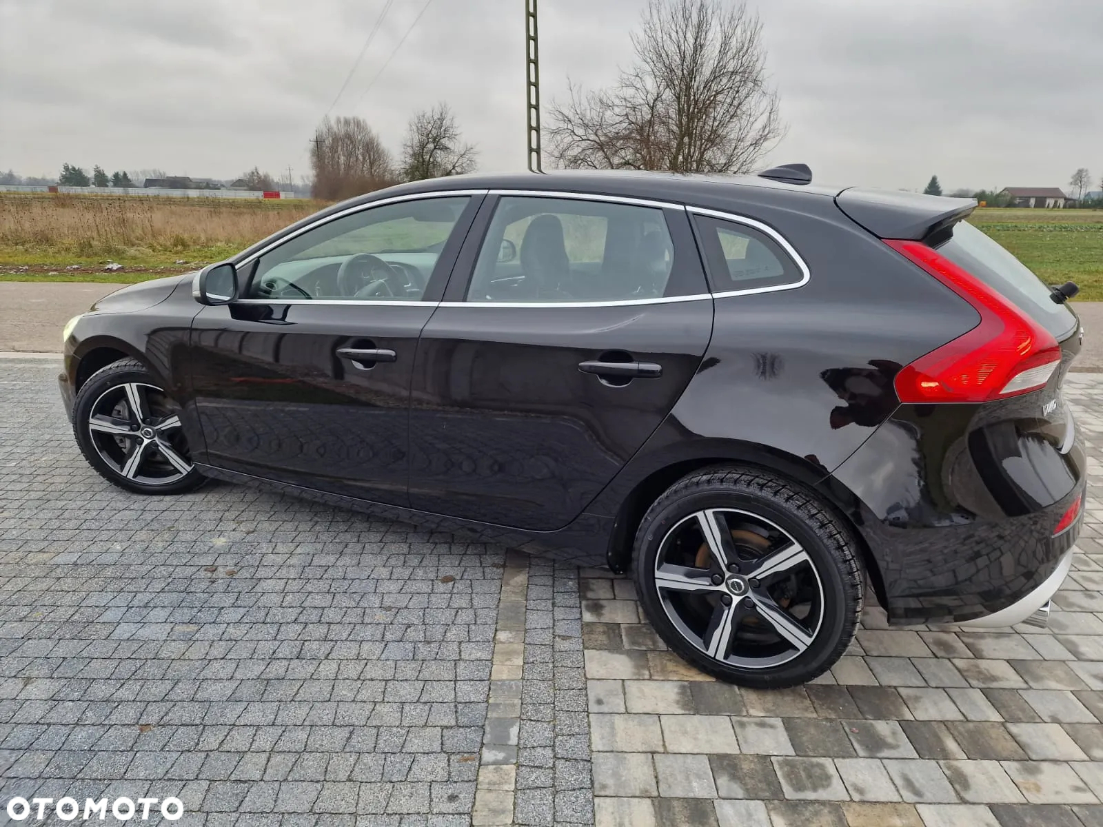Volvo V40 D3 R Design - 4