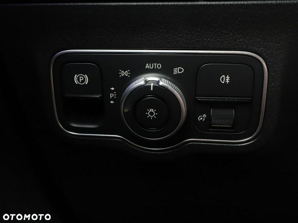 Mercedes-Benz GLA 200 AMG Line - 38