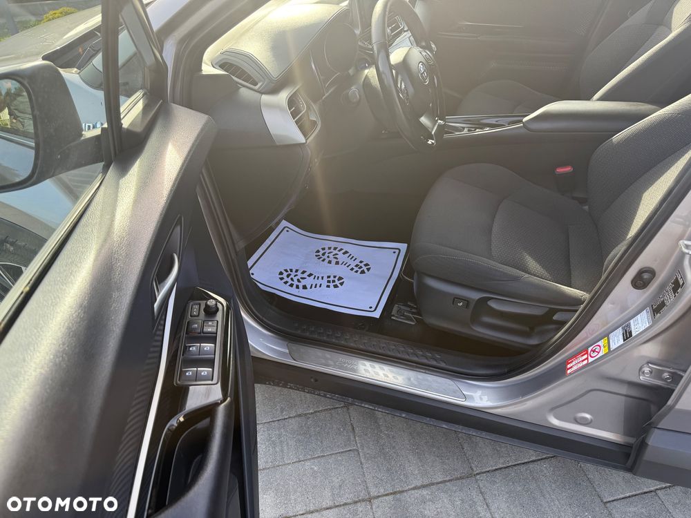 Toyota C-HR - 16