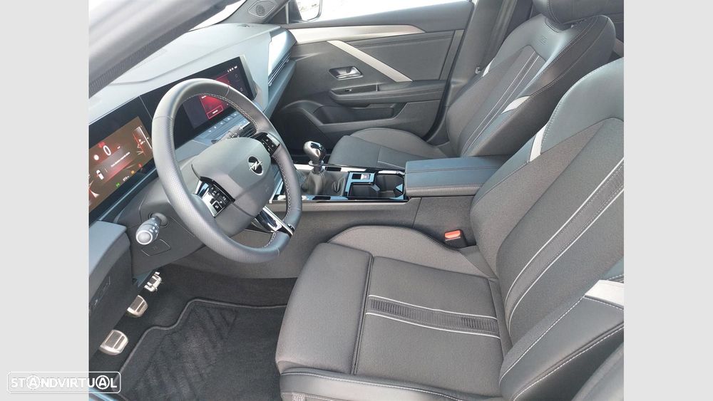 Opel Astra 1.2 T GS - 11