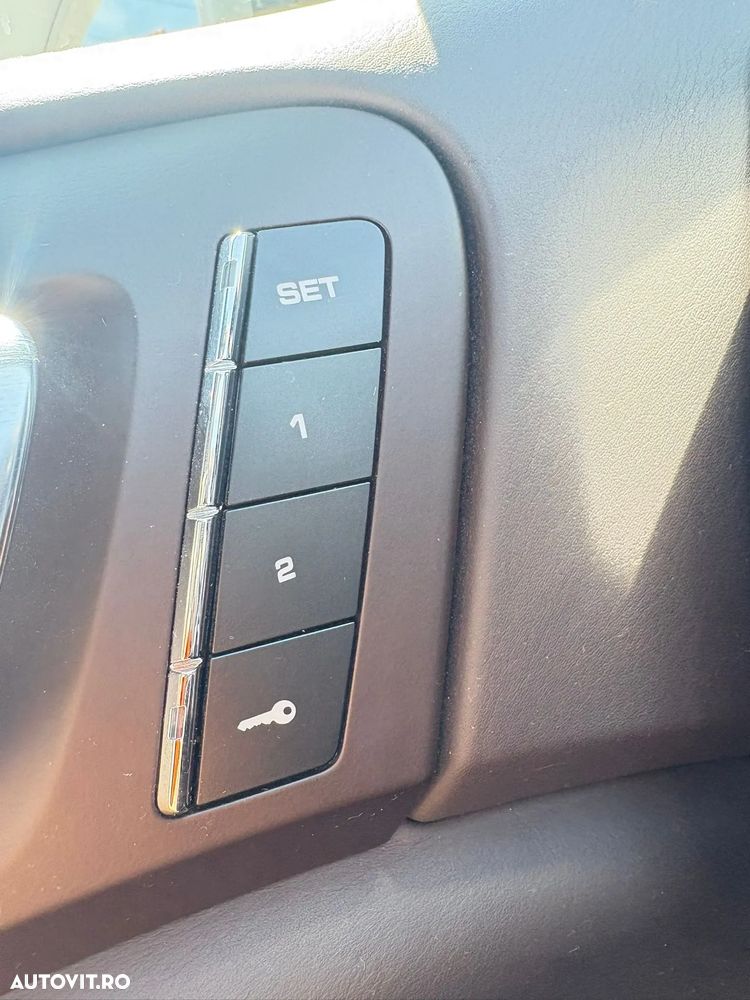 Porsche Cayenne 4.2 L S - 9