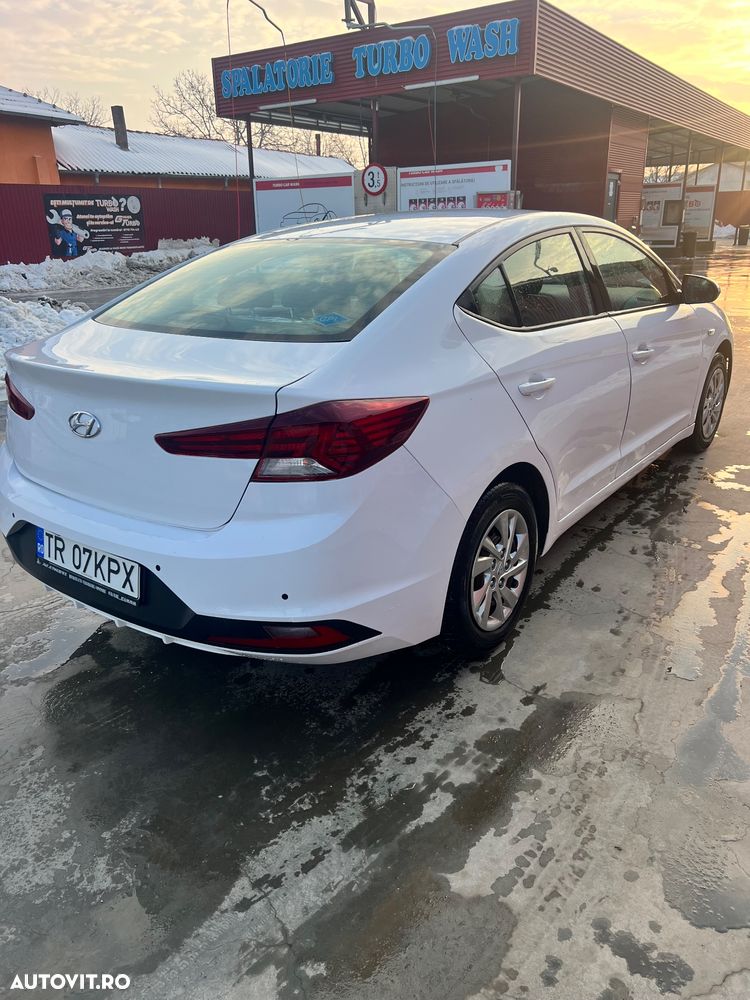 Hyundai Elantra 1.6 MPi Exclusive - 4