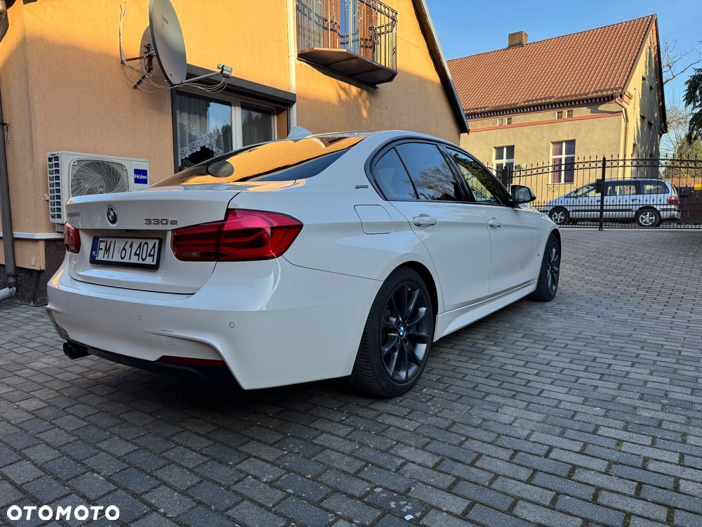 BMW Seria 3 330e iPerformance M Sport - 5