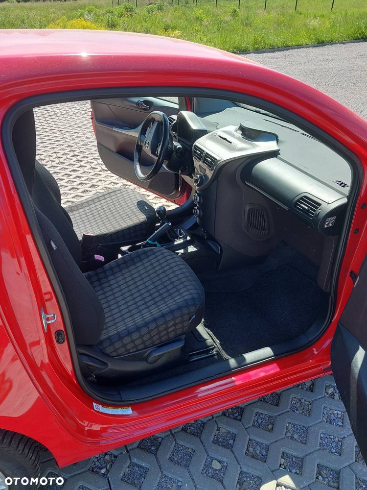 Toyota iQ - 6