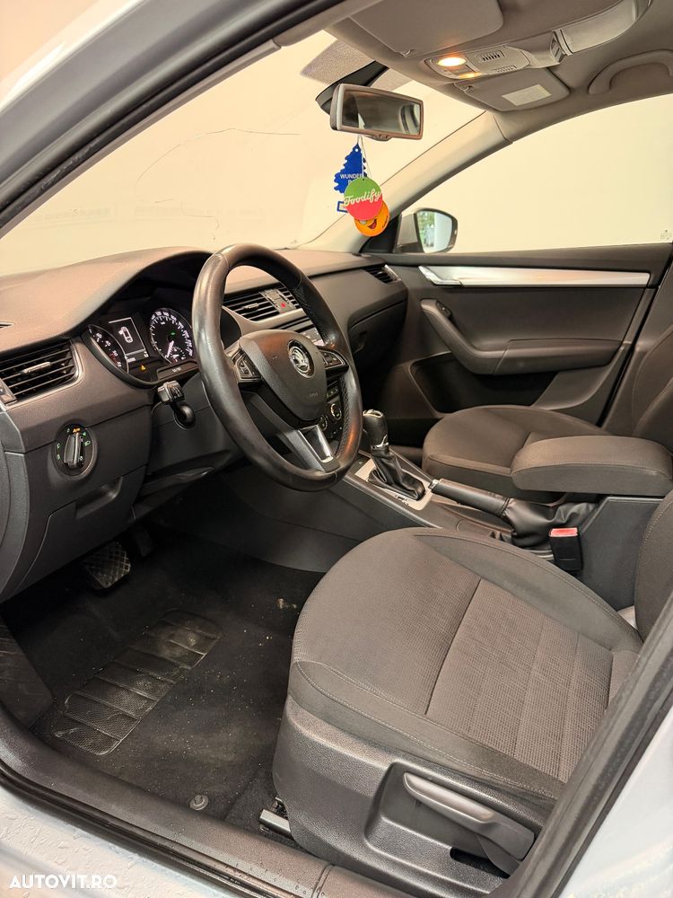 Skoda Octavia 2.0 TDI DSG Ambition - 8