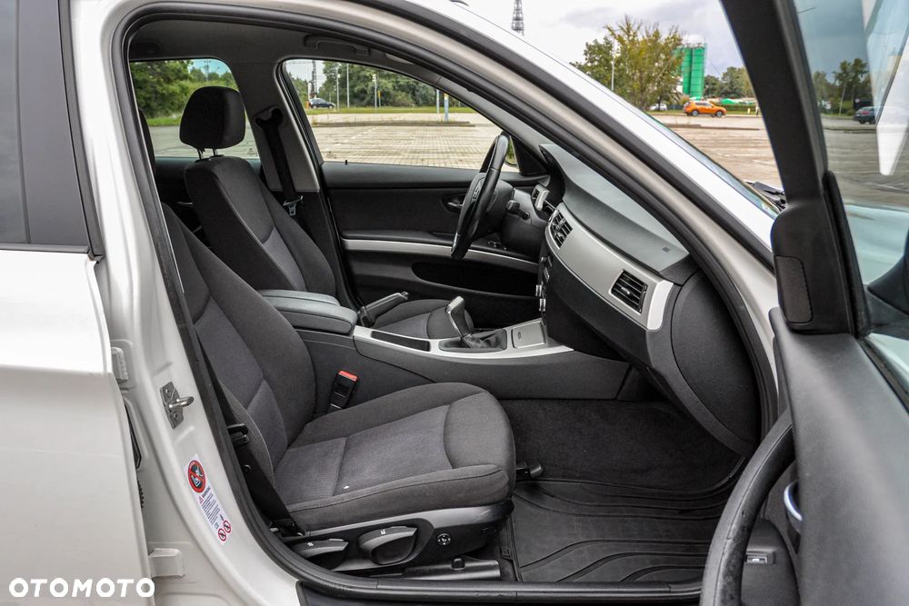 BMW Seria 3 320d xDrive - 11