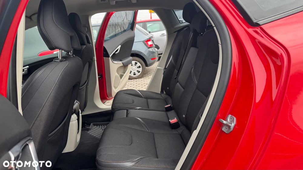 Volvo V40 Cross Country T4 AWD Drive-E Momentum - 24