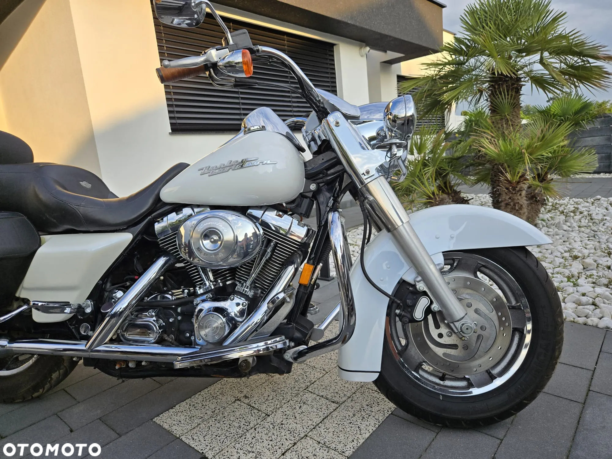 Harley-Davidson Touring Road King - 2
