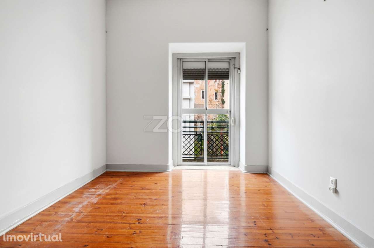 Apartamento T3 com espaço exterior na Ajuda - Grande imagem: 3/18