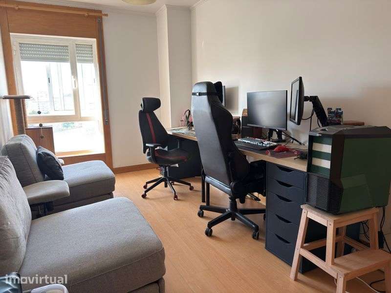 T2 com 90 m², garagem e arrecadação | A 1 minuto do Metro - Grande imagem: 5/12
