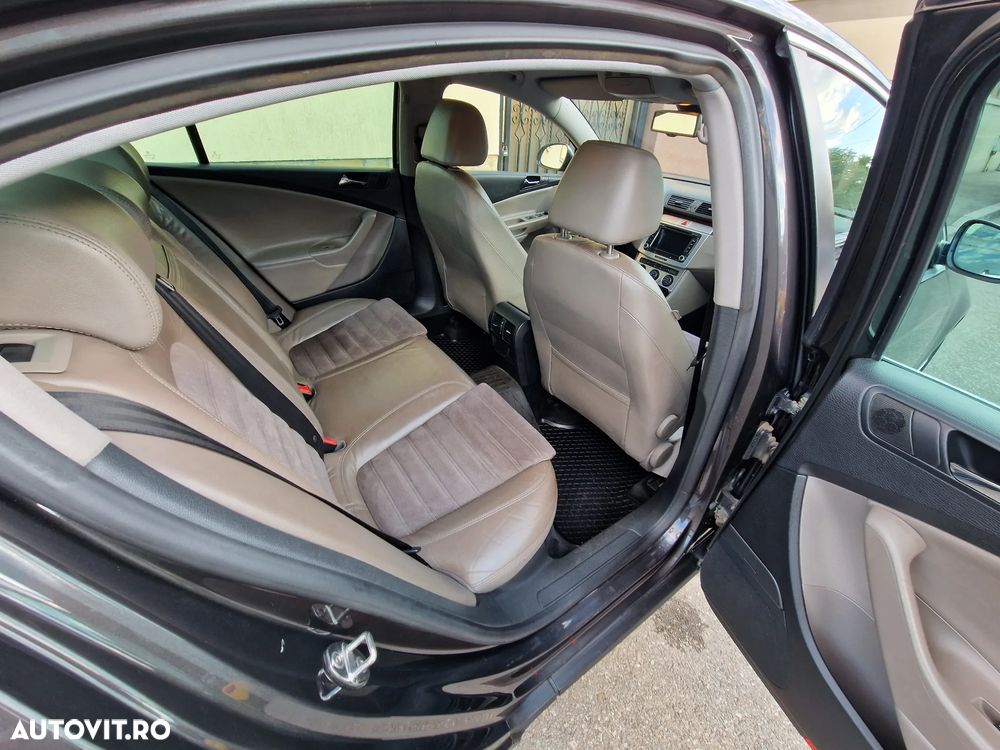 Volkswagen Passat 2.0 TDI Highline - 12
