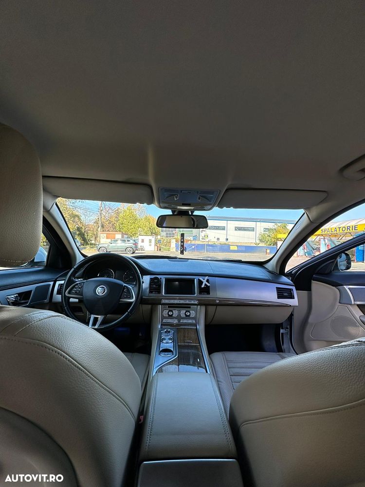 Jaguar XF 3.0 V6 Diesel Luxury - 9