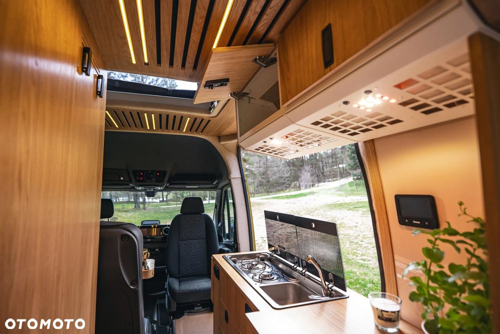 Mercedes-Benz Sprinter - 12