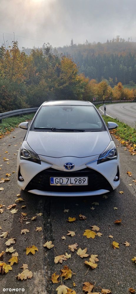 Toyota Yaris Hybrid 100 Premium - 1