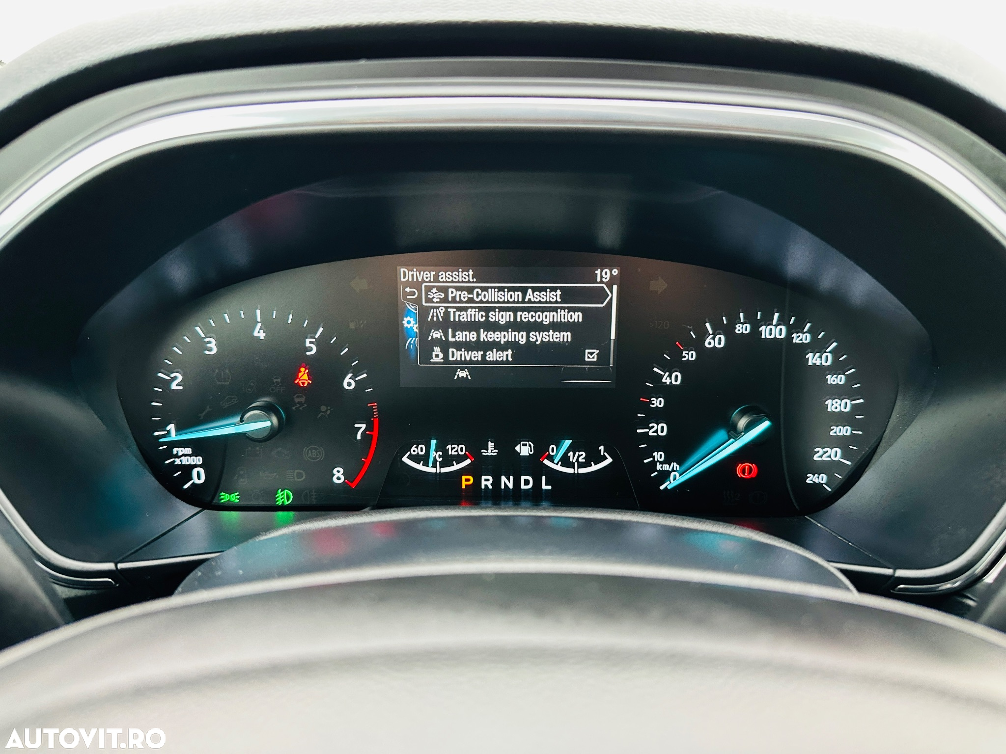 Ford Focus 1.0 EcoBoost Hybrid Aut. COOL&CONNECT DESIGN - 32