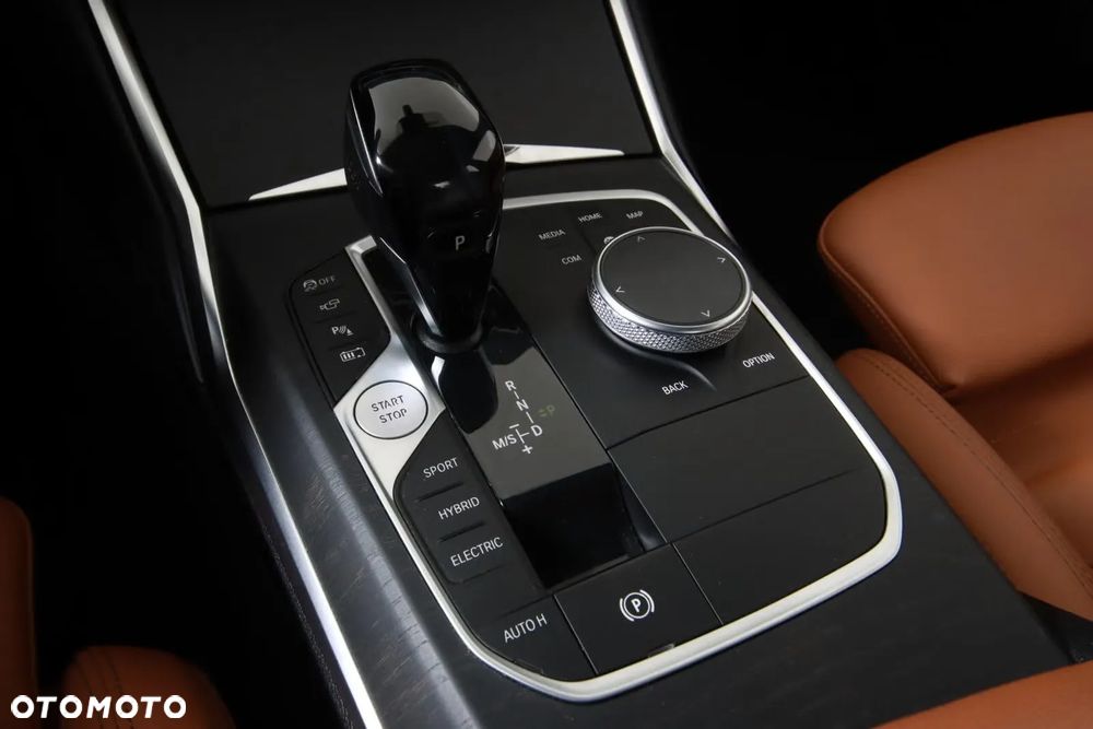 BMW Seria 3 330e iPerformance M Sport - 17