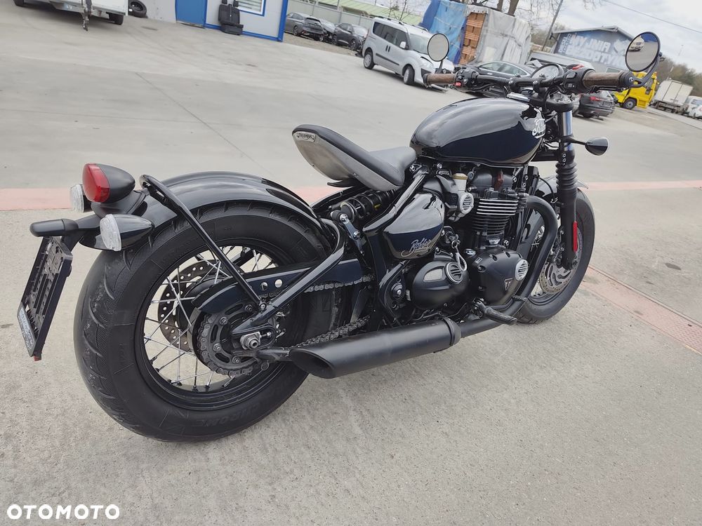 Triumph Bonneville Bobber - 4