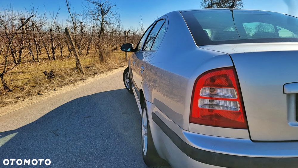 Skoda Octavia 1.6 Tour Classic - 10