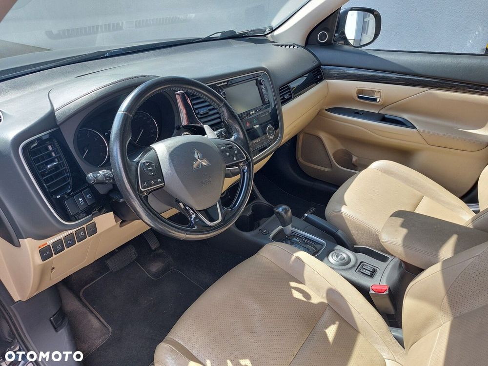 Mitsubishi Outlander - 16