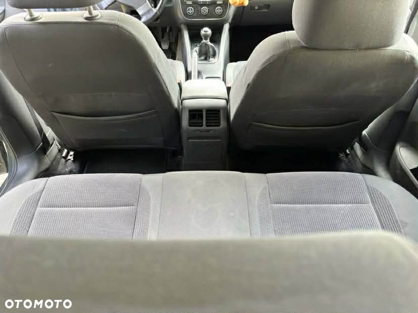 Volkswagen Jetta 1.6 FSI Comfortline - 14