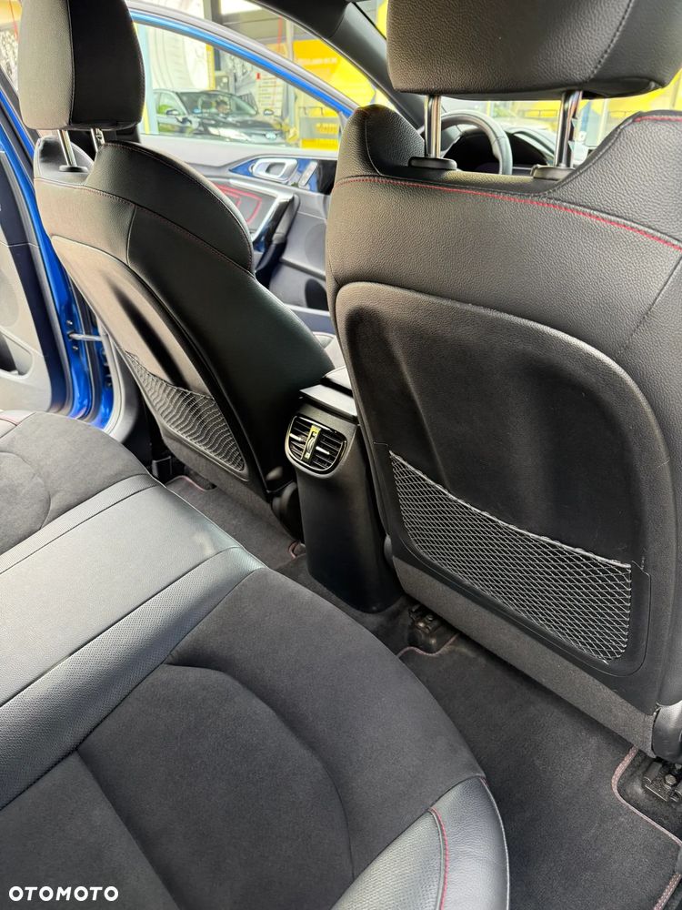 Kia Ceed - 11