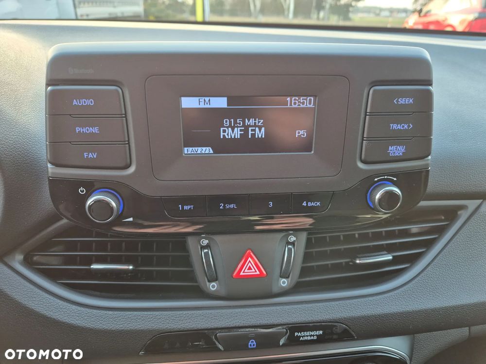 Hyundai i30 1.5 DPI Classic + - 21