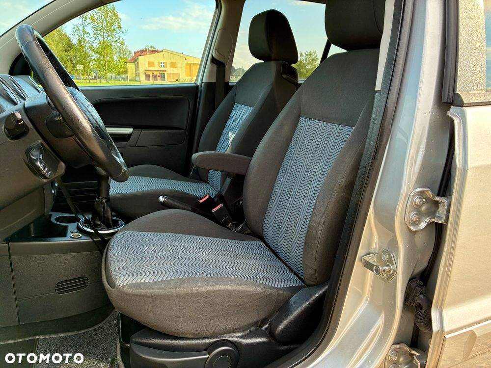 Ford Fusion 1.6 + - 19