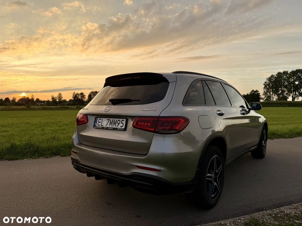 Mercedes-Benz GLC 300 4-Matic - 4