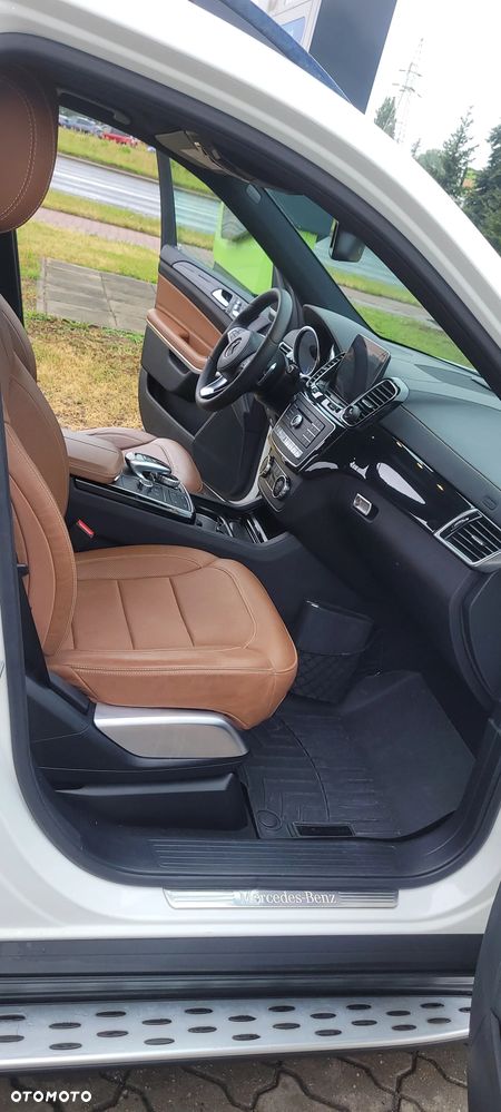 Mercedes-Benz GLS - 9