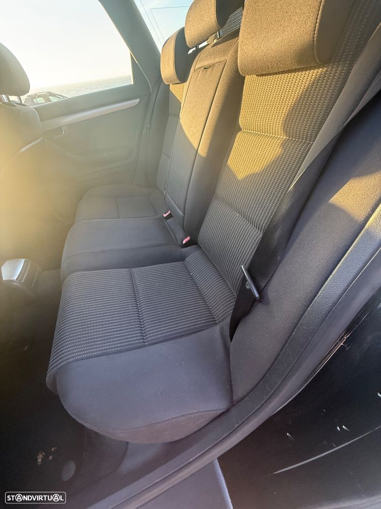 Audi A4 Avant 2.0 TDI Advance - 5