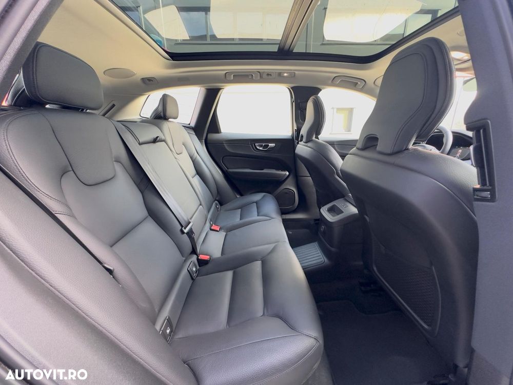 VOLVO XC60 2022 — imagine 18