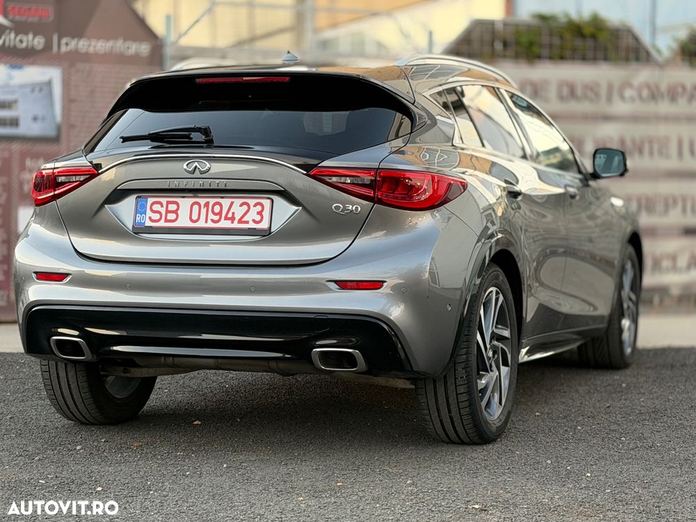 Infiniti Q30 1.5d Premium Tech - 18