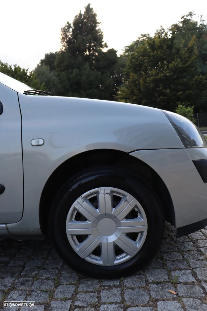 Renault Clio 1.2 16V Expression - 13