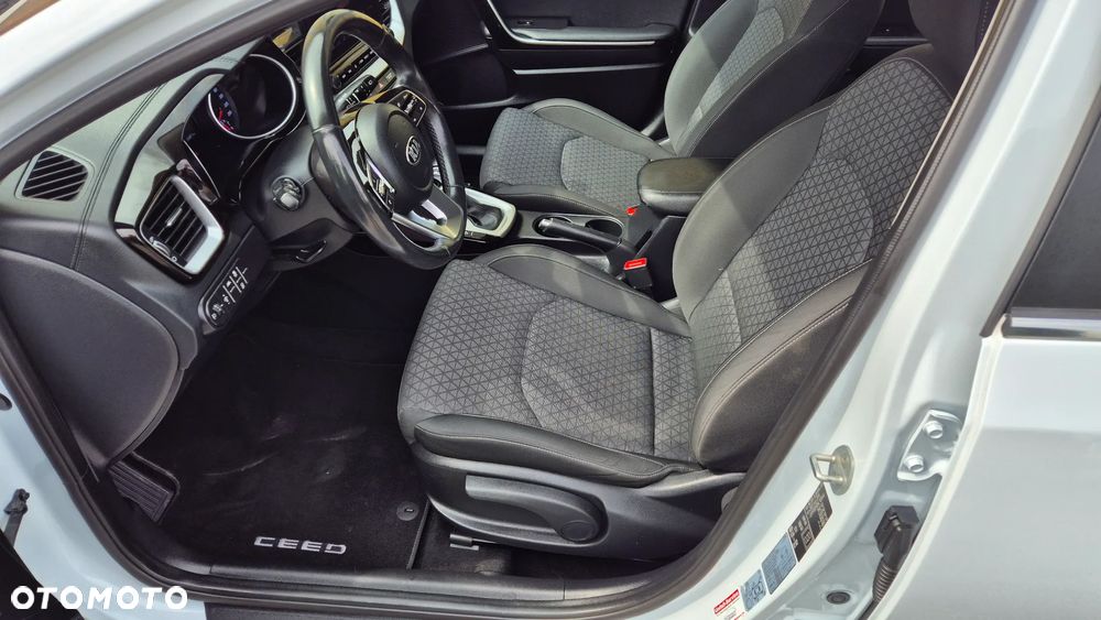 Kia Ceed 1.6 CRDi L Business Line DCT - 11