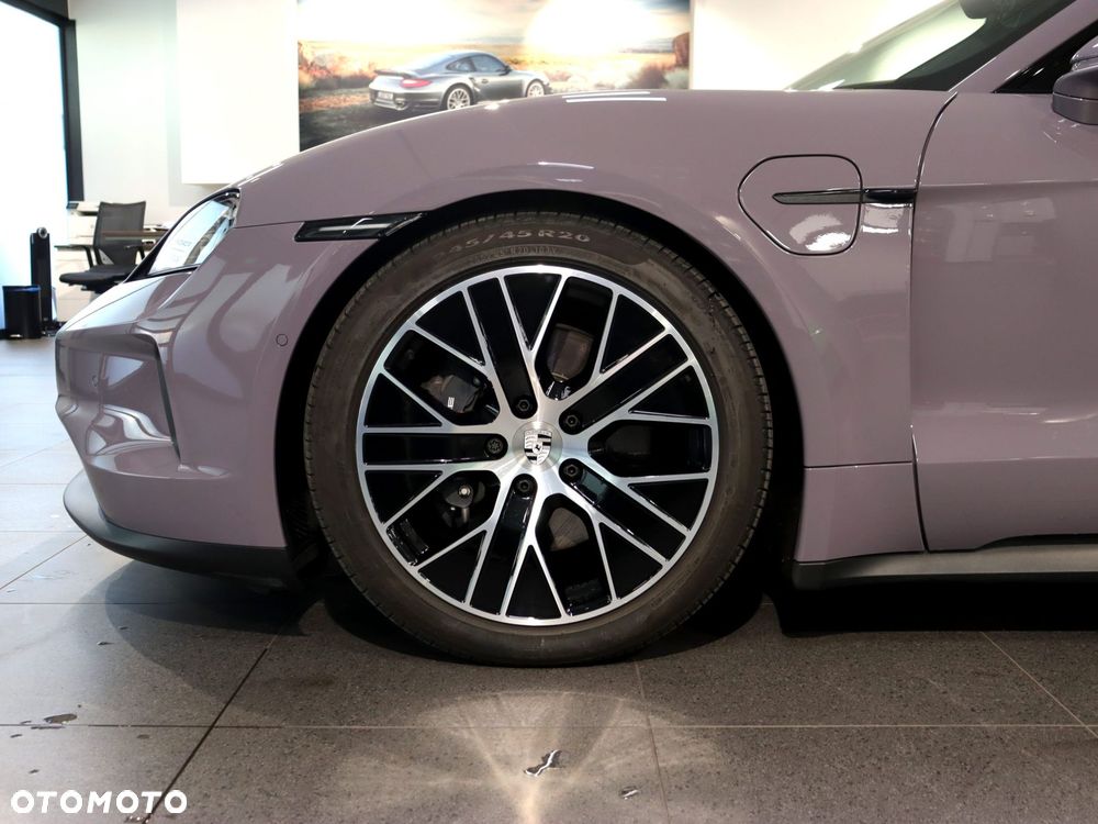 Porsche Taycan - 11