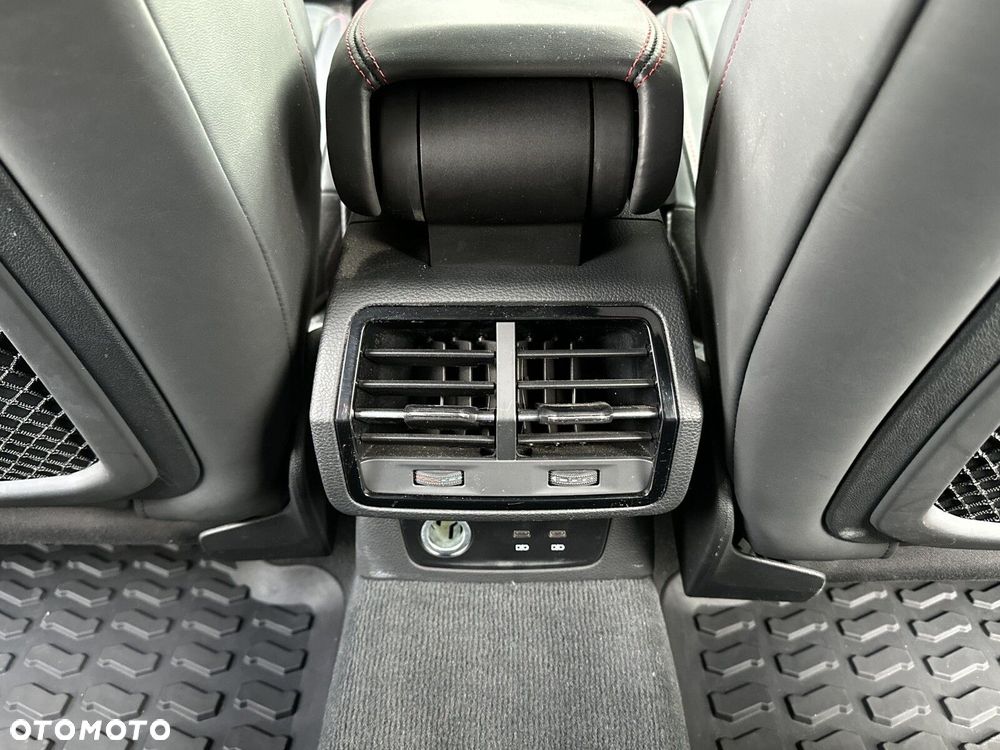 Audi Q3 RS S tronic - 36