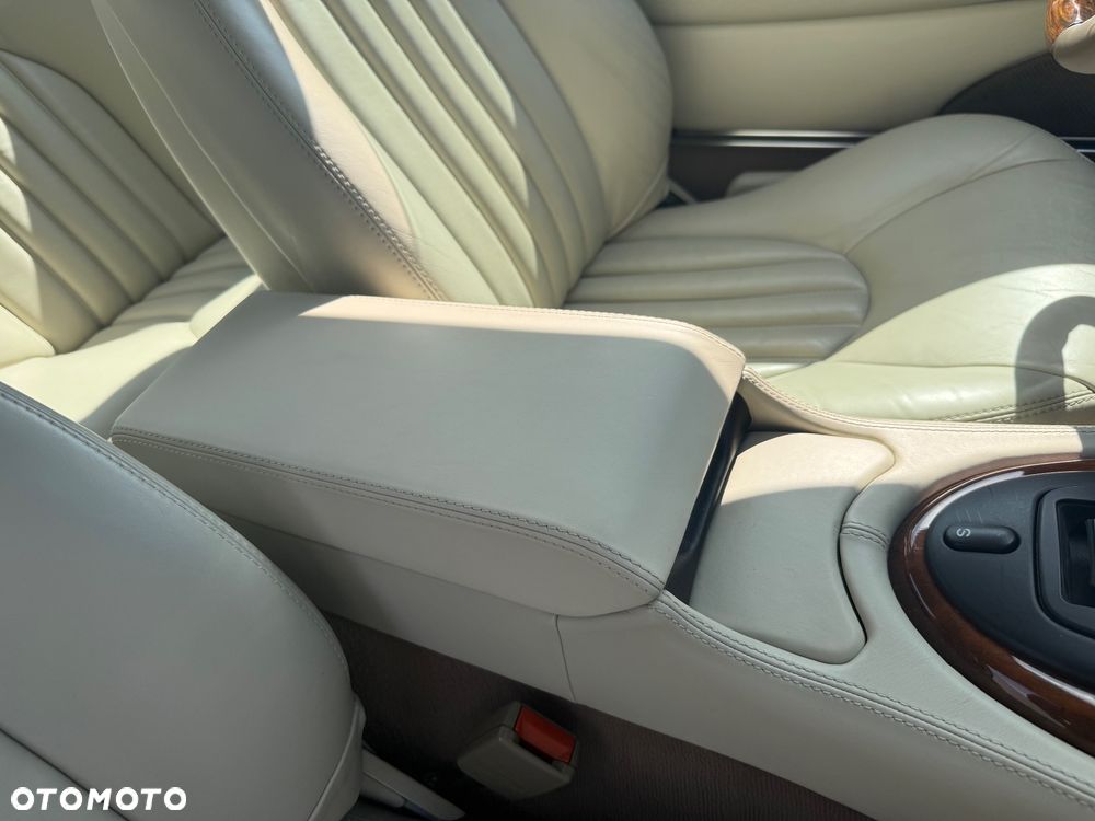 Jaguar XK8 - 17
