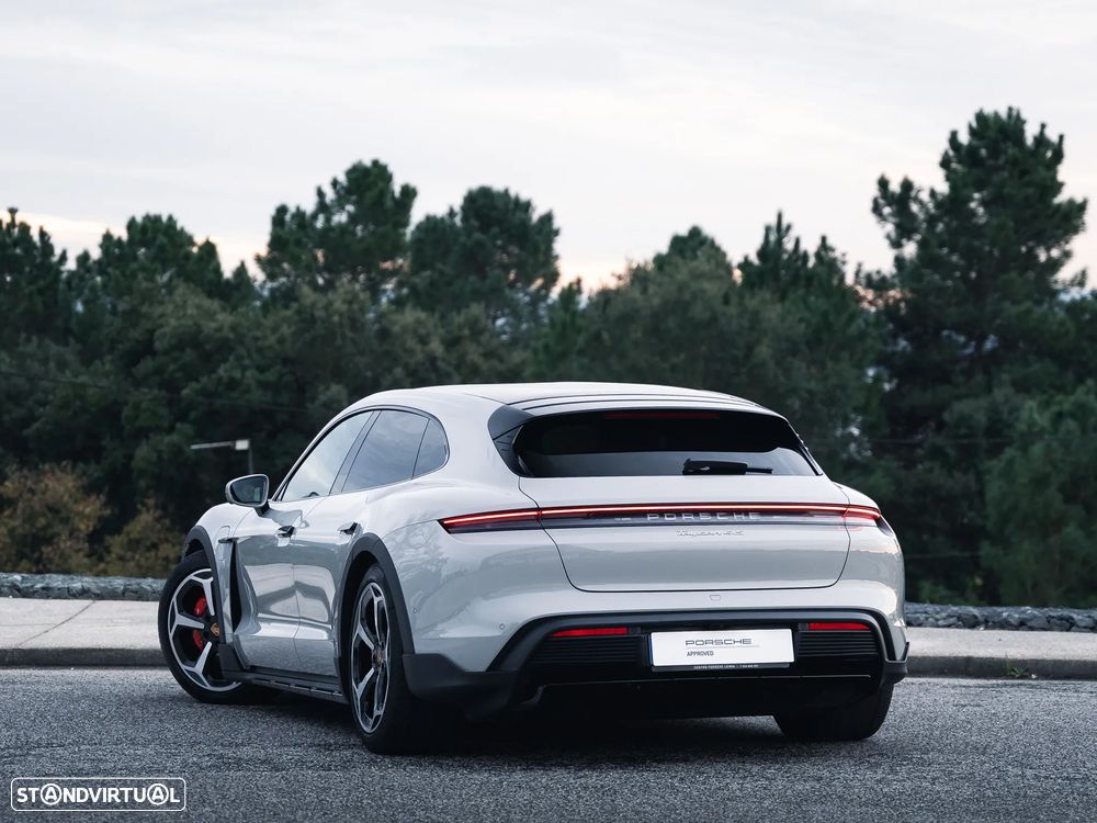 Porsche Taycan Cross Turismo 4S - 6
