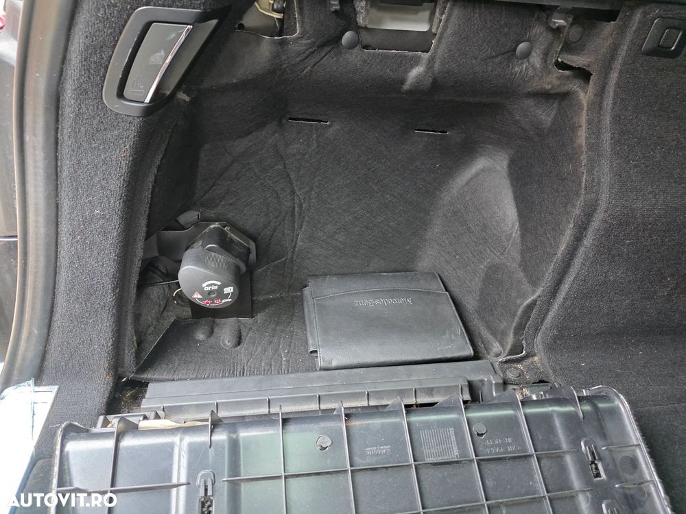 Mercedes-Benz E 220 CDI DPF BlueEFFICIENCY 7G-TRONIC Avantgarde - 21