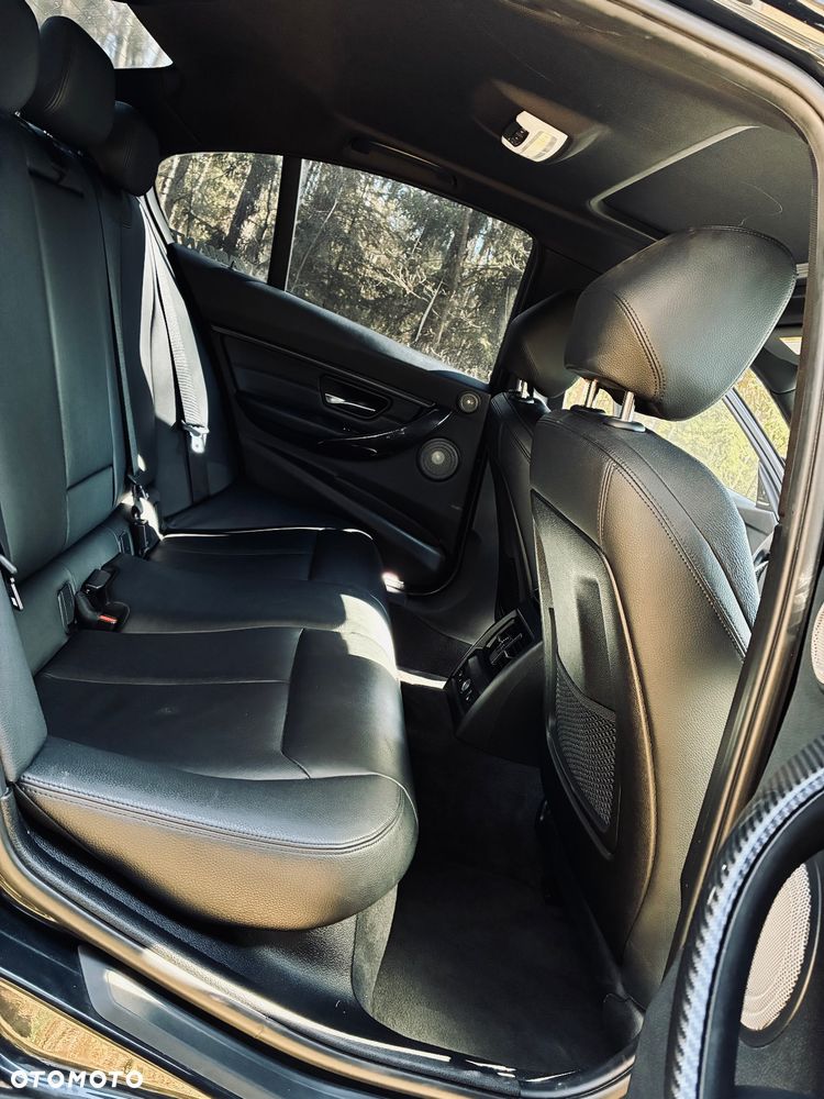 BMW Seria 3 335xi - 16