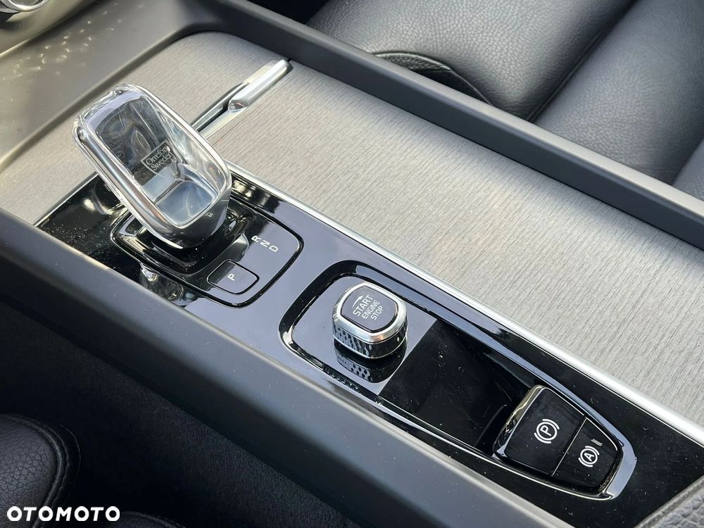 Volvo V60 B3 B DKG Momentum Pro - 14