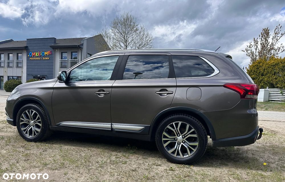 Mitsubishi Outlander 2.0 Instyle + 4WD CVT - 1