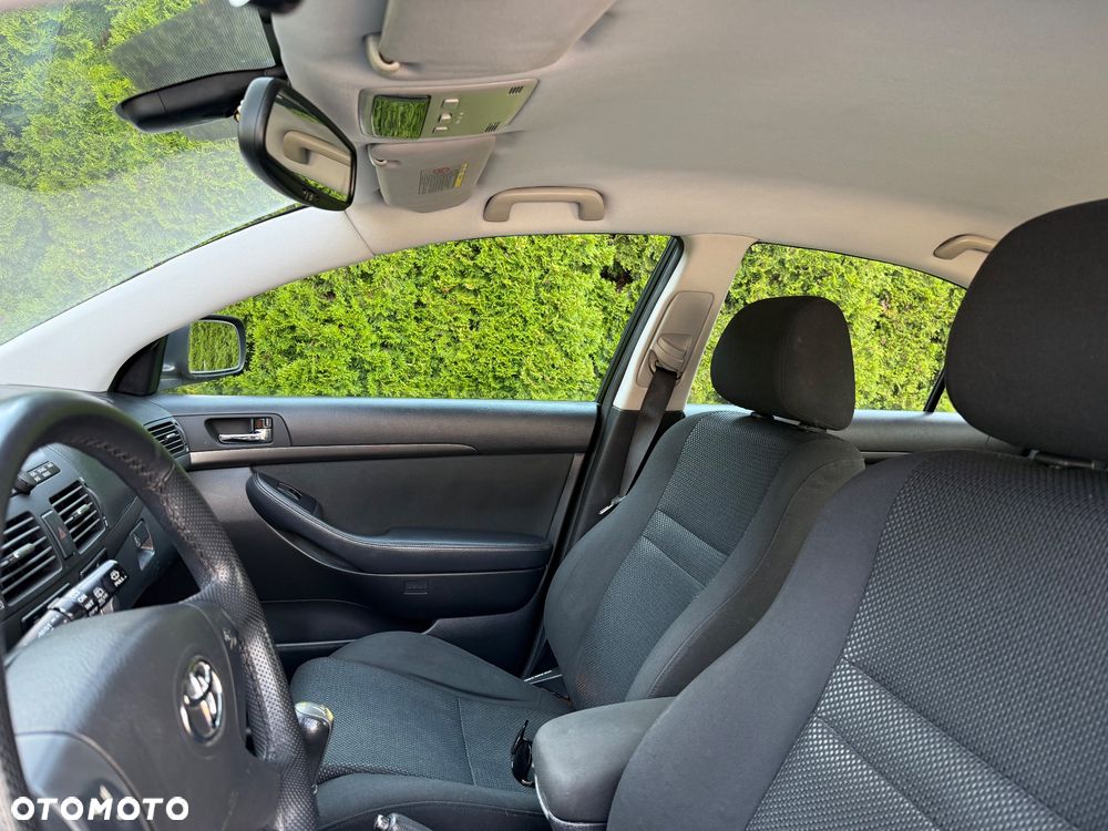 Toyota Avensis - 15