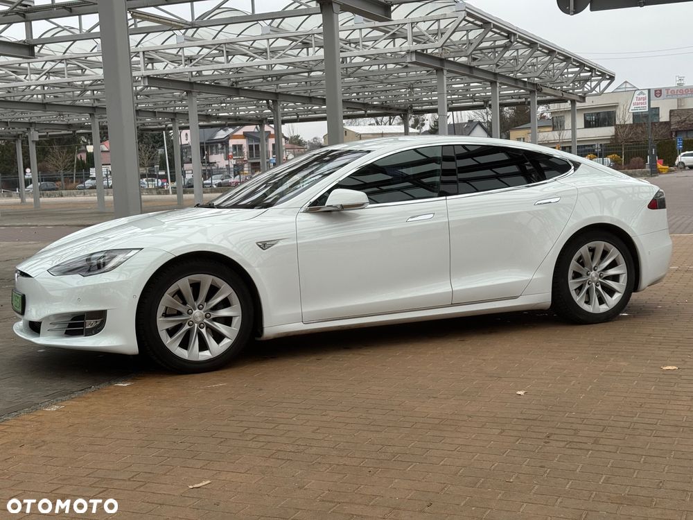 Tesla Model S - 3