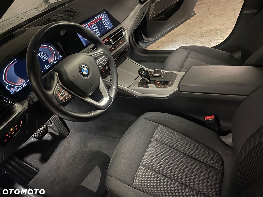 BMW Seria 3 320d Sport Line - 11