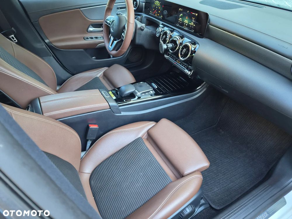 Mercedes-Benz CLA 180 d 7G-DCT Progressive - 12