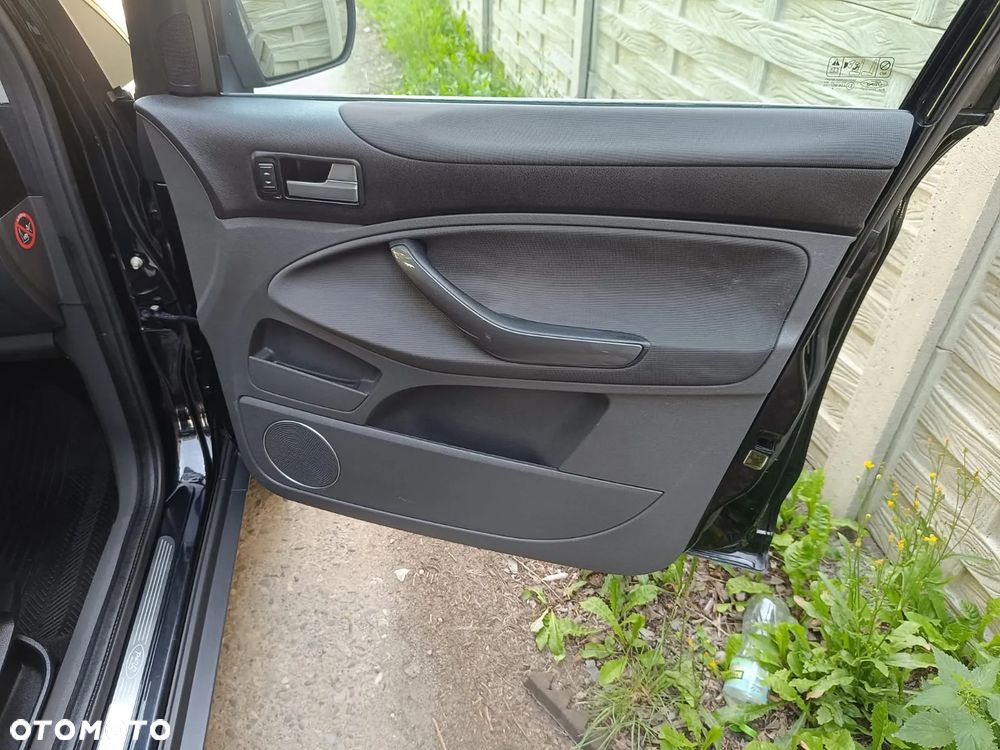 Ford Kuga 2.0 TDCi 4x4 Titanium - 25