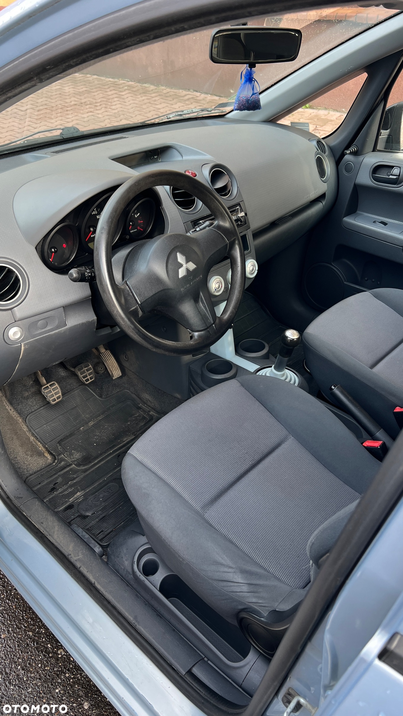 Mitsubishi Colt - 5